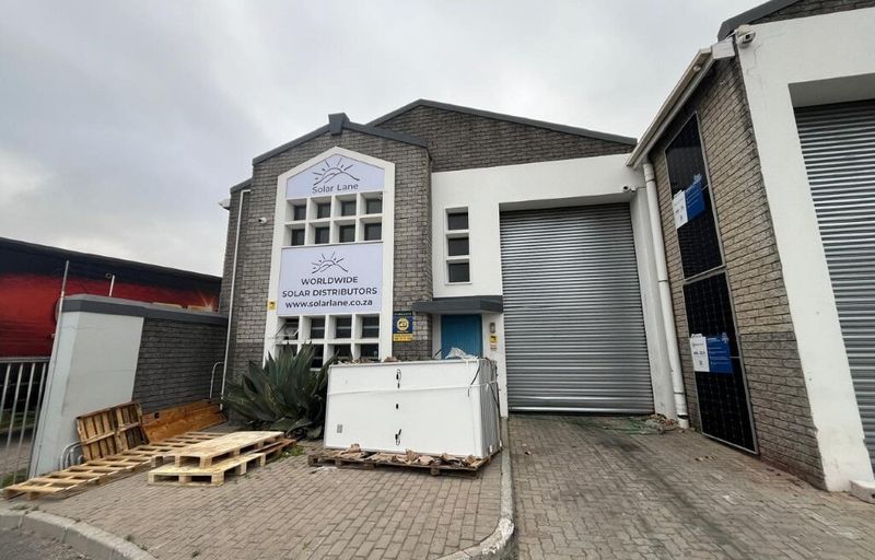 Unit to let in secure business park in Airport Industria
