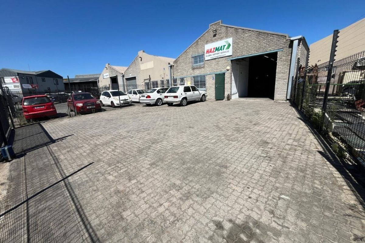Mini warehouse to let in Airport Industria 2 - Photo 2