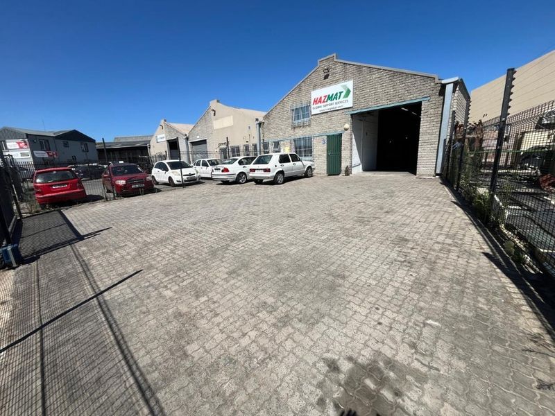 Mini warehouse to let in Airport Industria 2 - Photo 2