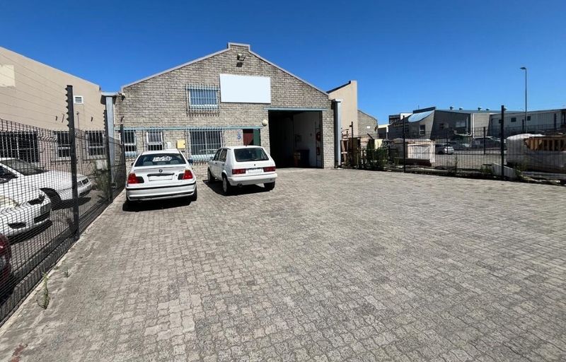 Mini warehouse to let in Airport Industria 2
