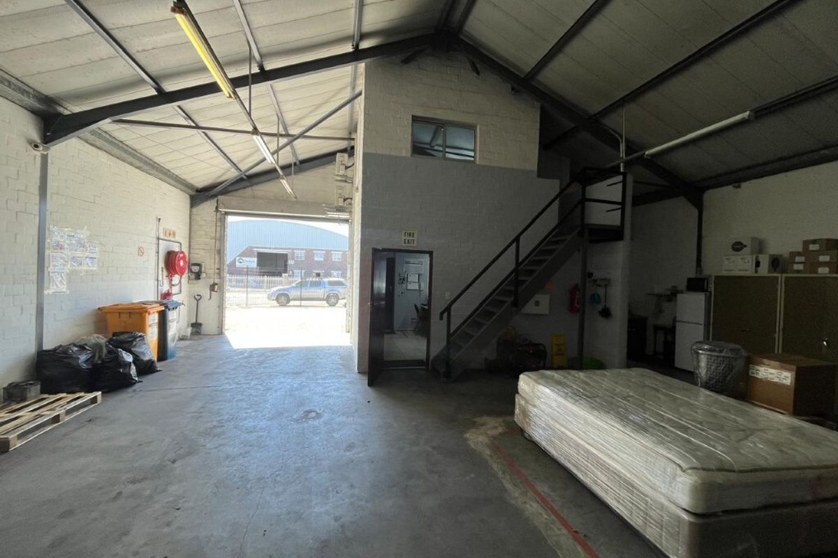Mini warehouse to let in Airport Industria 2 - Photo 5