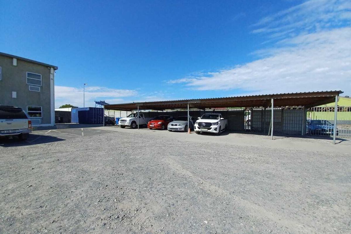 Workshop and massive yard for rent in Airport Industria - Photo 2