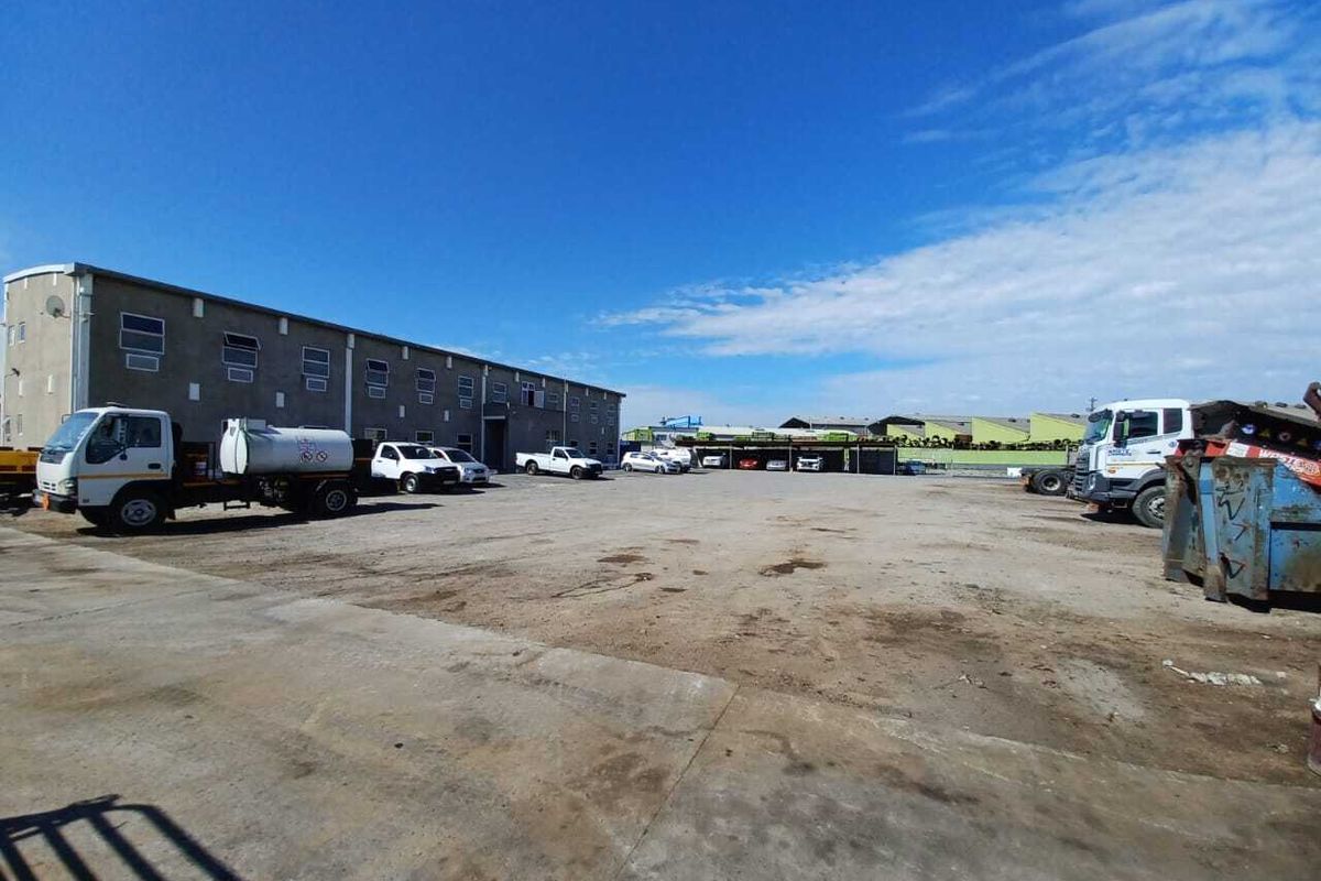 Workshop and massive yard for rent in Airport Industria - Photo 3