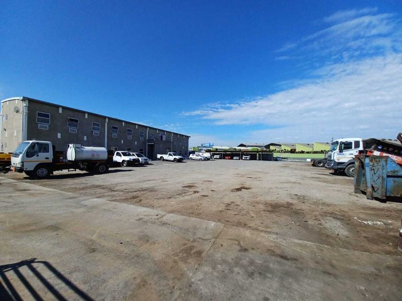 Workshop and massive yard for rent in Airport Industria - Photo 3