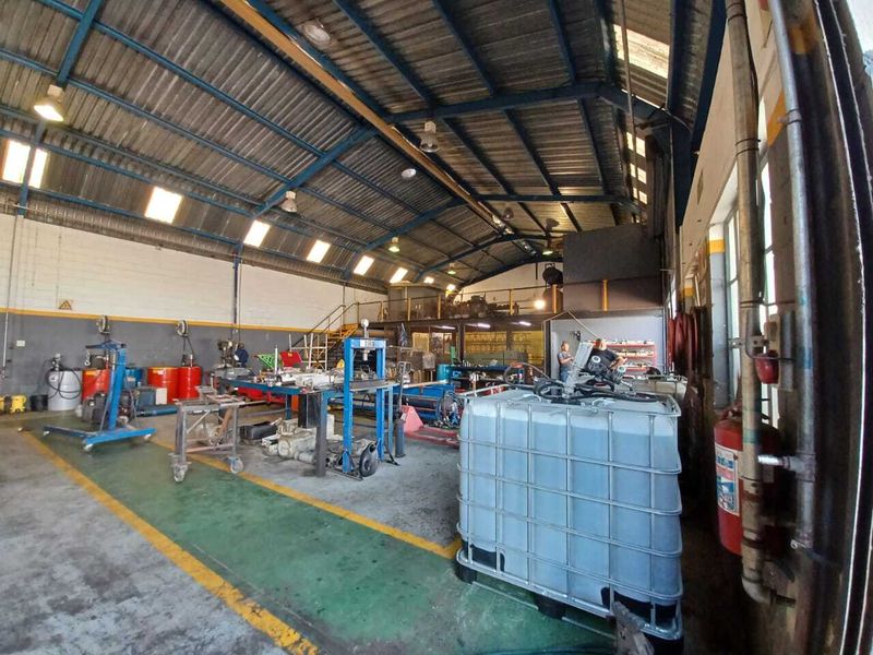 Workshop and massive yard for rent in Airport Industria - Photo 7