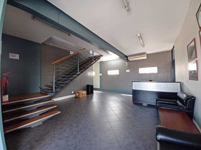 Workshop and massive yard for rent in Airport Industria - Photo 9