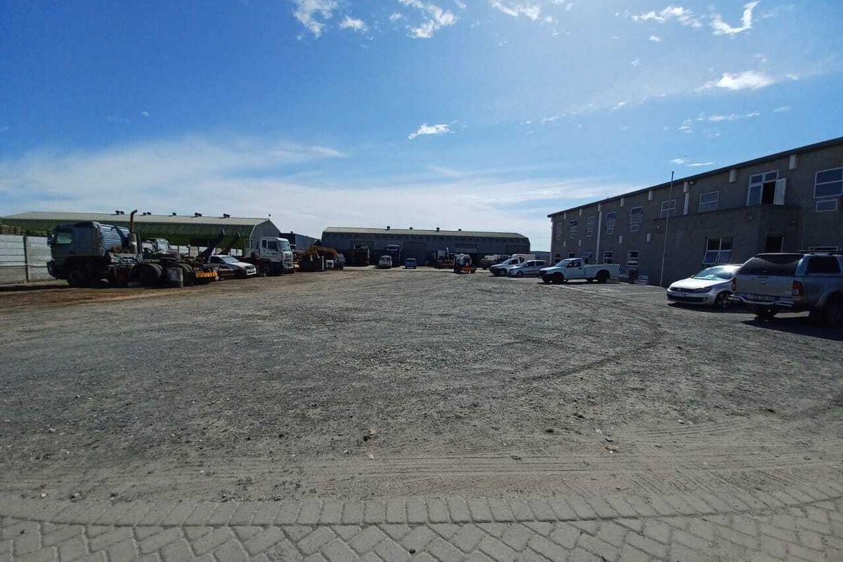 Workshop and massive yard for rent in Airport Industria - Photo 4