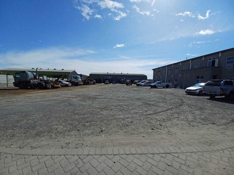Workshop and massive yard for rent in Airport Industria - Photo 4