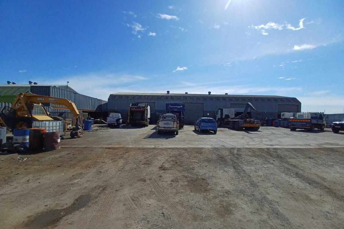 Workshop and massive yard for rent in Airport Industria - Photo 5
