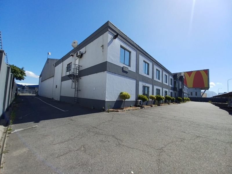 2568m2 Warehouse For Rent in Airport Industria 2 Airport Industria - Photo 3