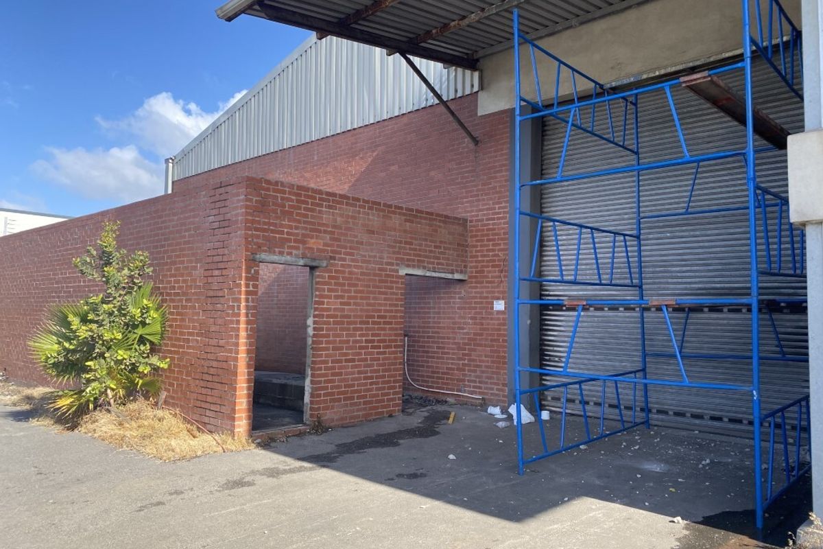 Fully Let Investment Property in Airport Industria - Photo 2