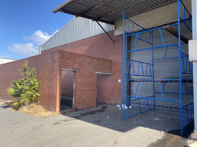 Fully Let Investment Property in Airport Industria - Photo 2