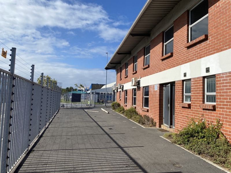 Fully Let Investment Property in Airport Industria - Photo 5