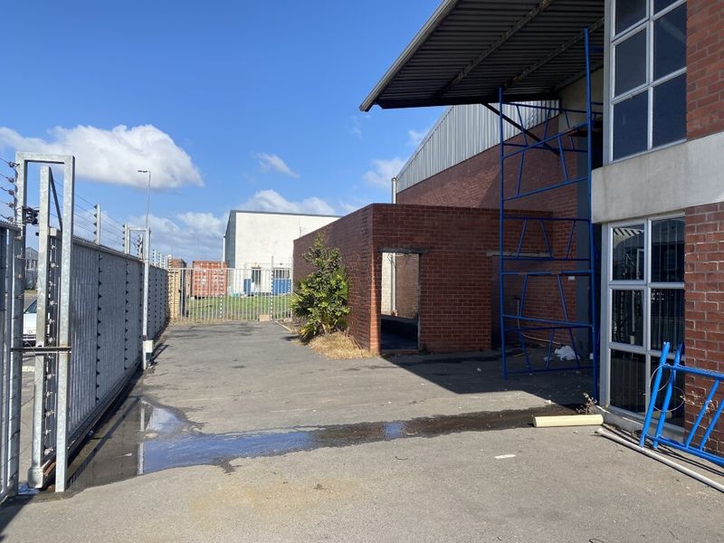 Fully Let Investment Property in Airport Industria - Photo 3