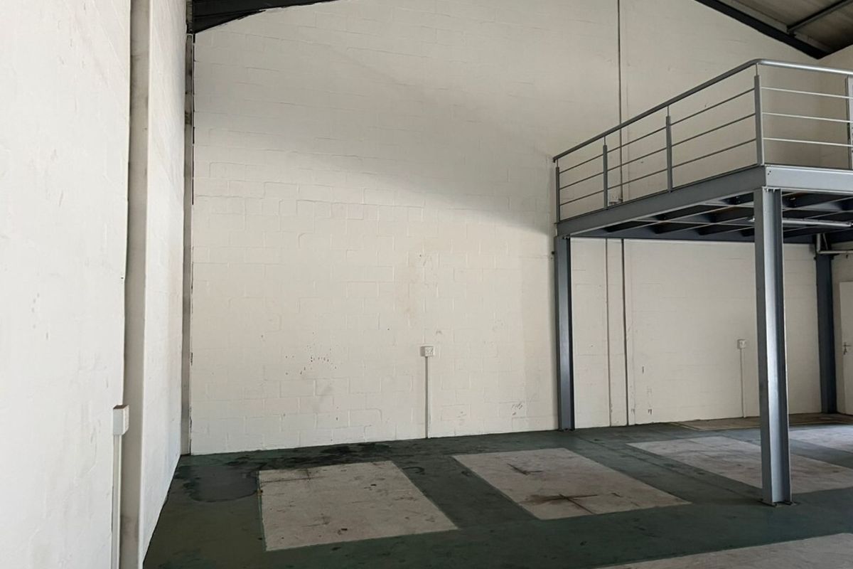 SOLE MANDATE! Neat unit in a secure park available to let in Airport City - Photo 4