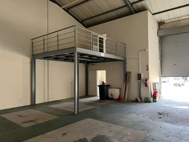SOLE MANDATE! Neat unit in a secure park available to let in Airport City - Photo 3