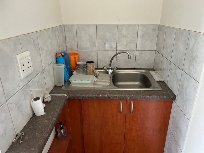 SOLE MANDATE! Neat unit in a secure park available to let in Airport City - Photo 10