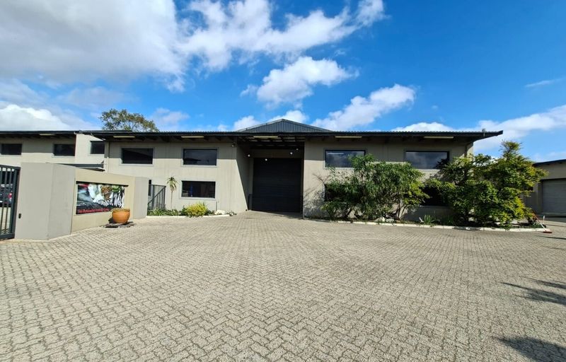 Warehouse to let in Airport Industria