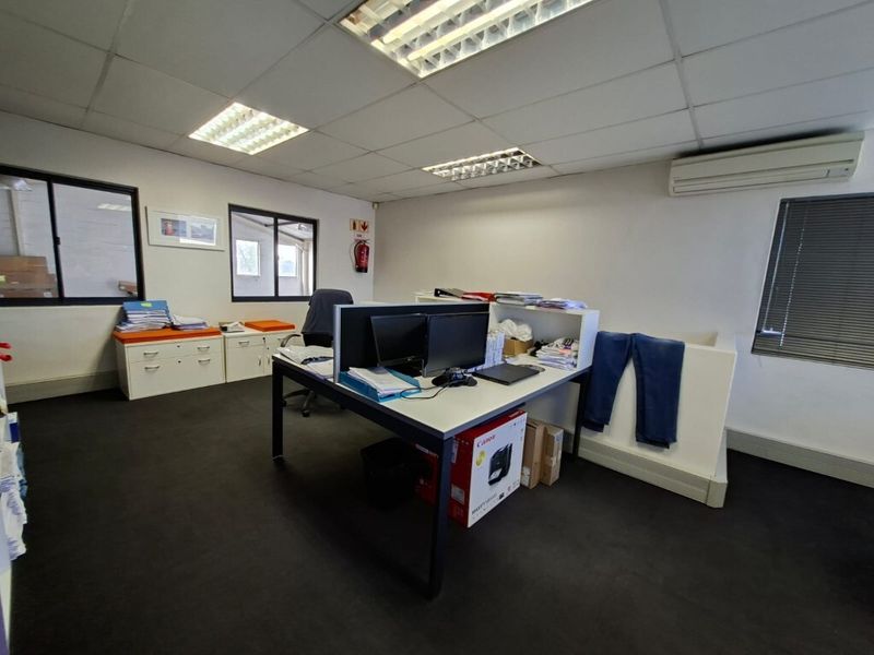 Industrial unit available for rent in Airport City - Photo 10