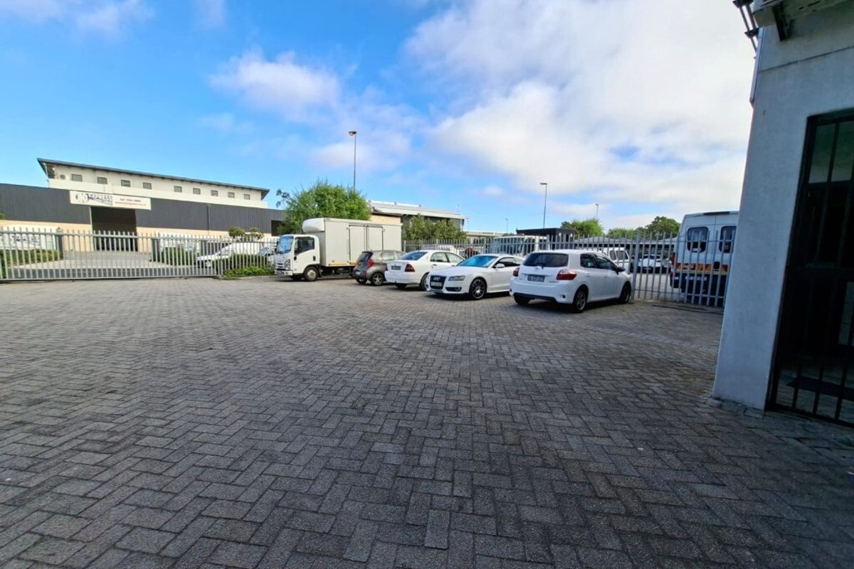 Industrial unit available for rent in Airport City - Photo 2