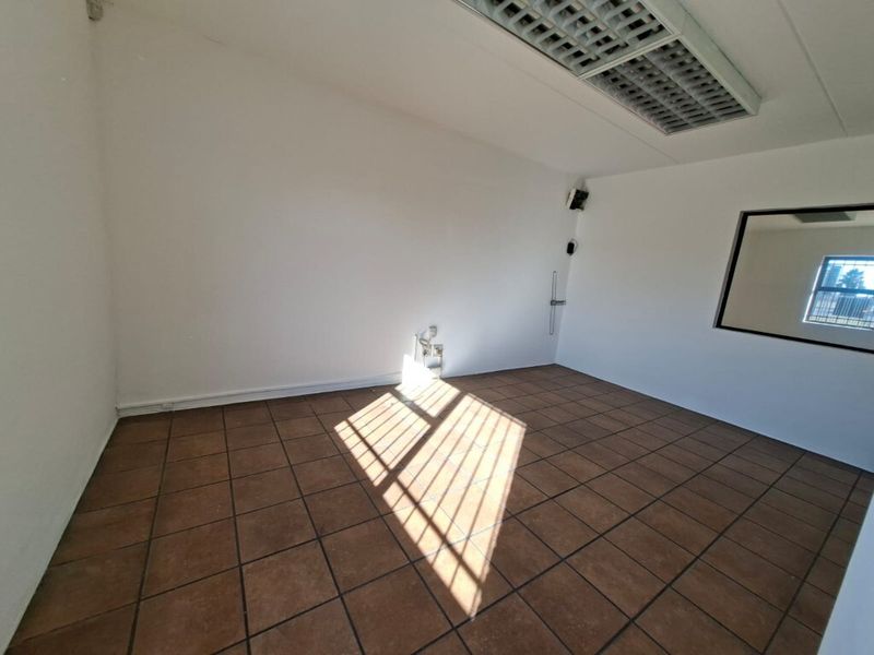 6700m2 warehouse to let or for sale in Bellville - Photo 10