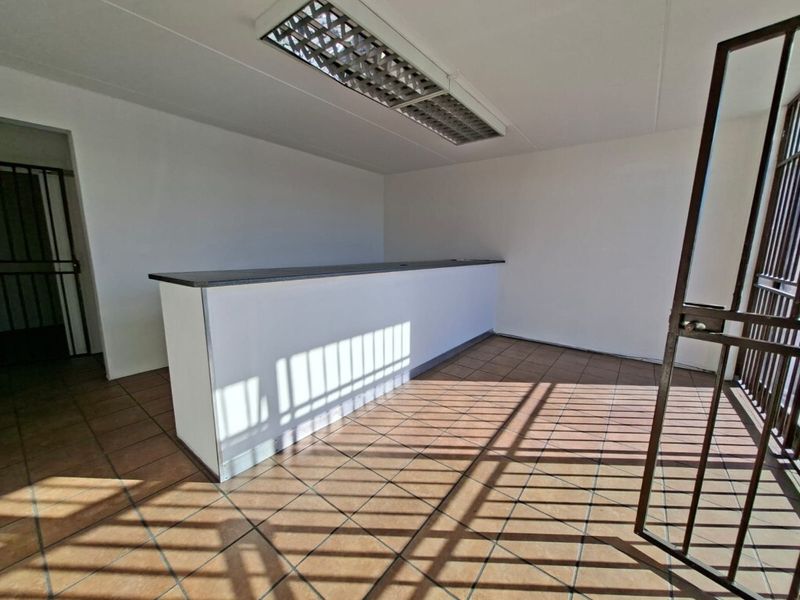 6700m2 warehouse to let or for sale in Bellville - Photo 9