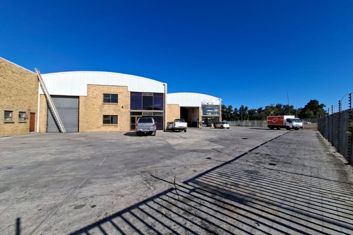 6700m2 warehouse to let or for sale in Bellville - Photo 2