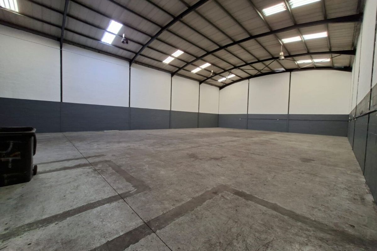 6700m2 warehouse to let or for sale in Bellville - Photo 4