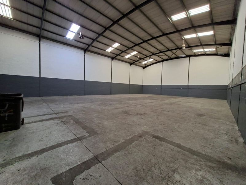 6700m2 warehouse to let or for sale in Bellville - Photo 4