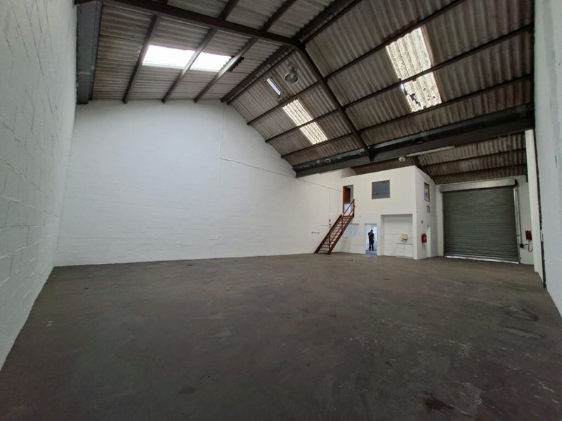 Small industrial unit to let in Airport Industria 1 - Photo 3