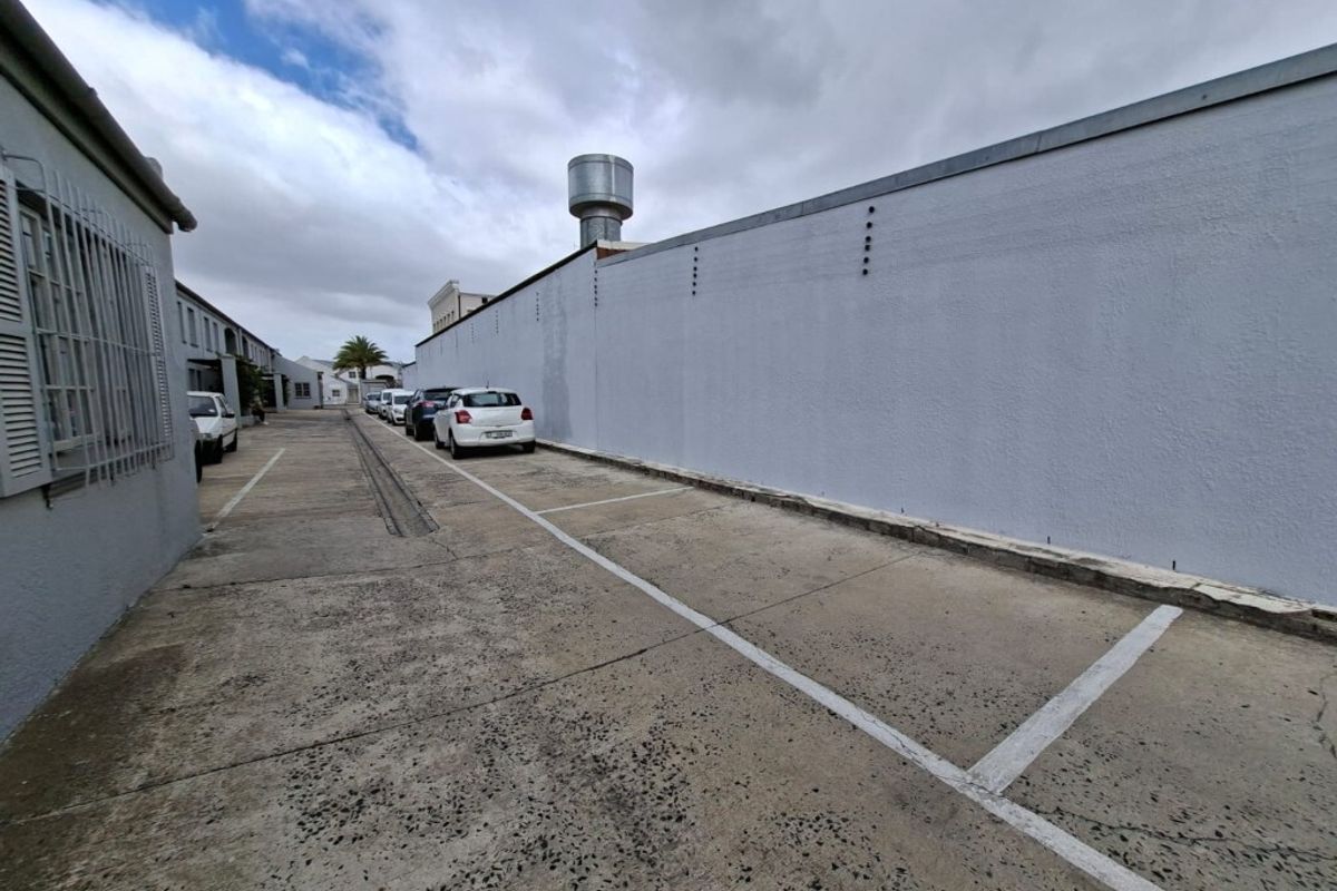 Small industrial unit to let in Airport Industria 1 - Photo 2