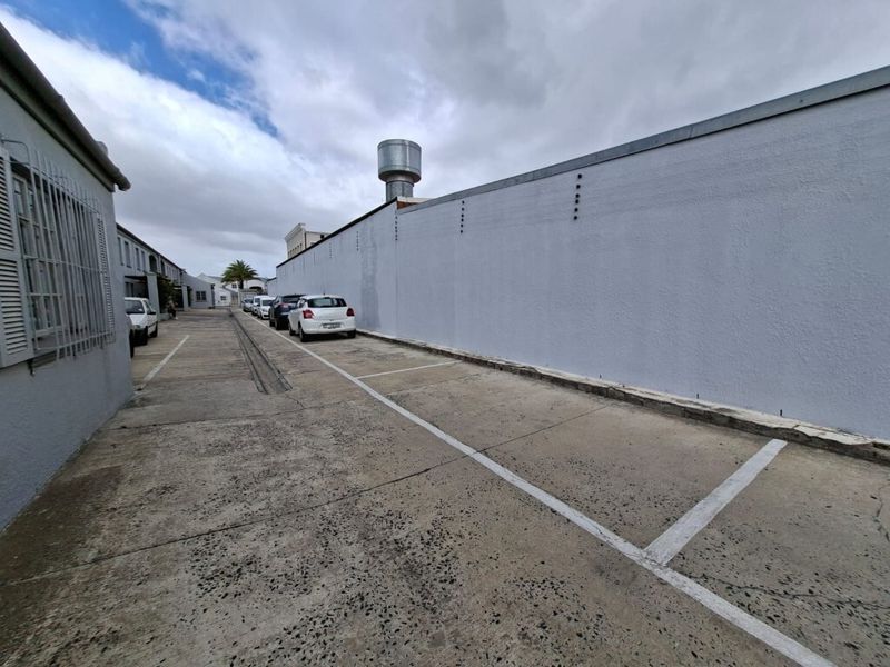 Small industrial unit to let in Airport Industria 1 - Photo 2