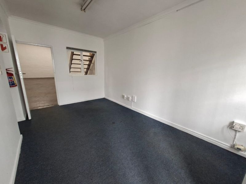 Small industrial unit to let in Airport Industria 1 - Photo 9
