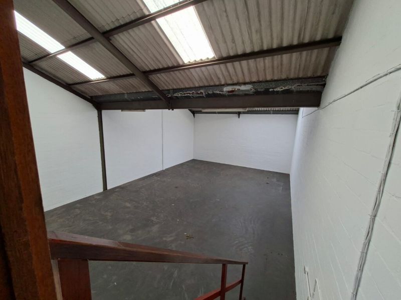 Small industrial unit to let in Airport Industria 1 - Photo 7