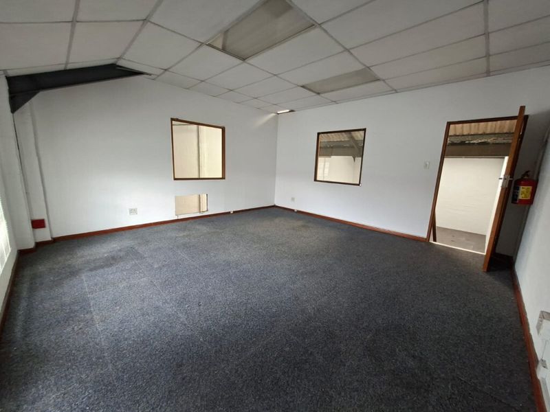 Small industrial unit to let in Airport Industria 1 - Photo 10
