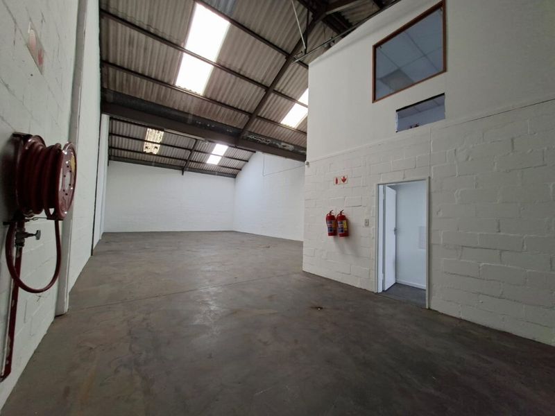 Small industrial unit to let in Airport Industria 1 - Photo 5