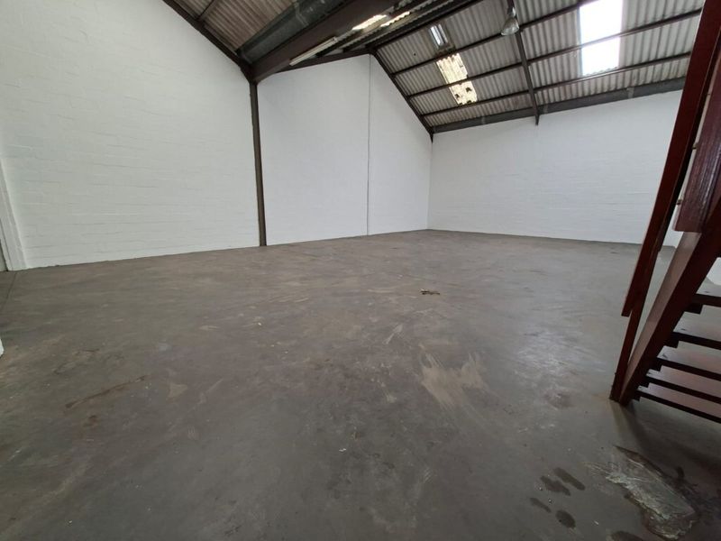 Small industrial unit to let in Airport Industria 1 - Photo 6