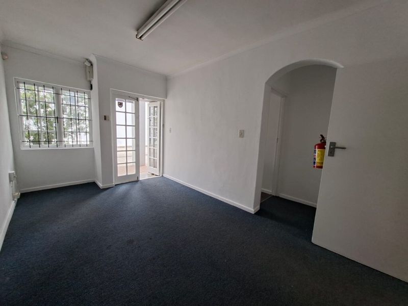 Small industrial unit to let in Airport Industria 1 - Photo 8