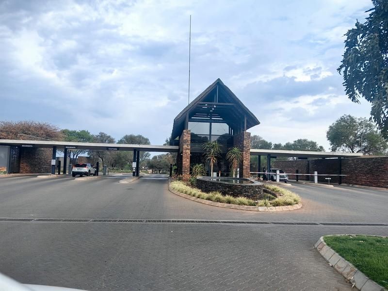 Spectacular 4-Bedroom house, on the greens FOR SALE in the Serengeti Golf and Wildlife Estate - Photo 3