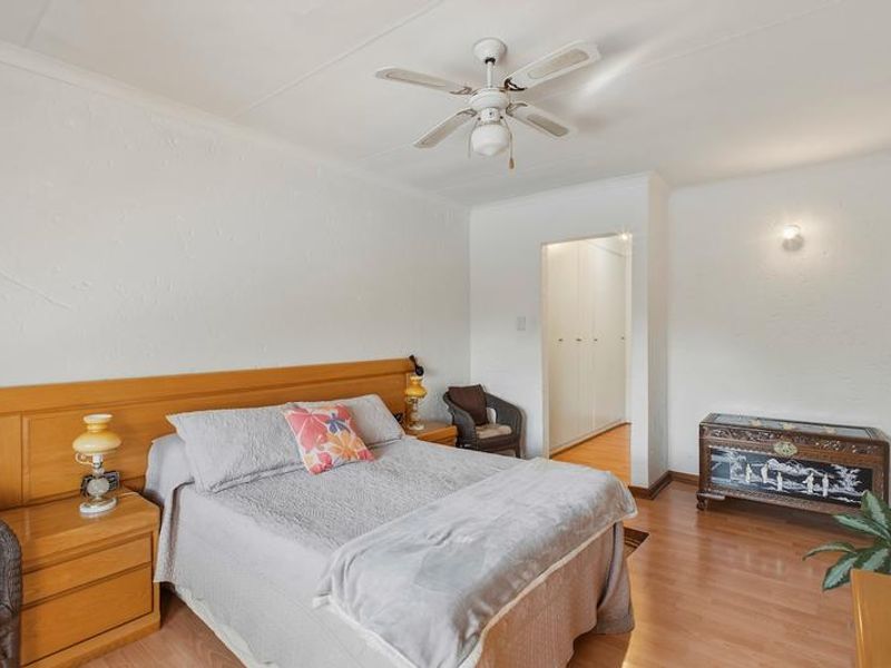 A Lovingly Maintained Garsfontein Family Home in a Quiet Cul-de-Sac with flat, or that can be your home office! - Photo 10