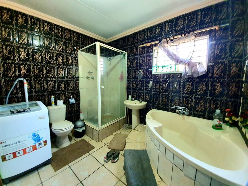 House For Sale in Ventersdorp Central - Photo 8