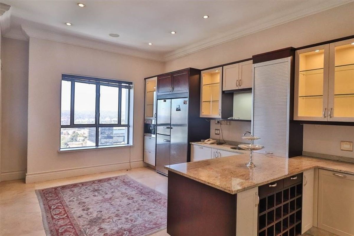 Townhouse For Sale in Sandown - Photo 2