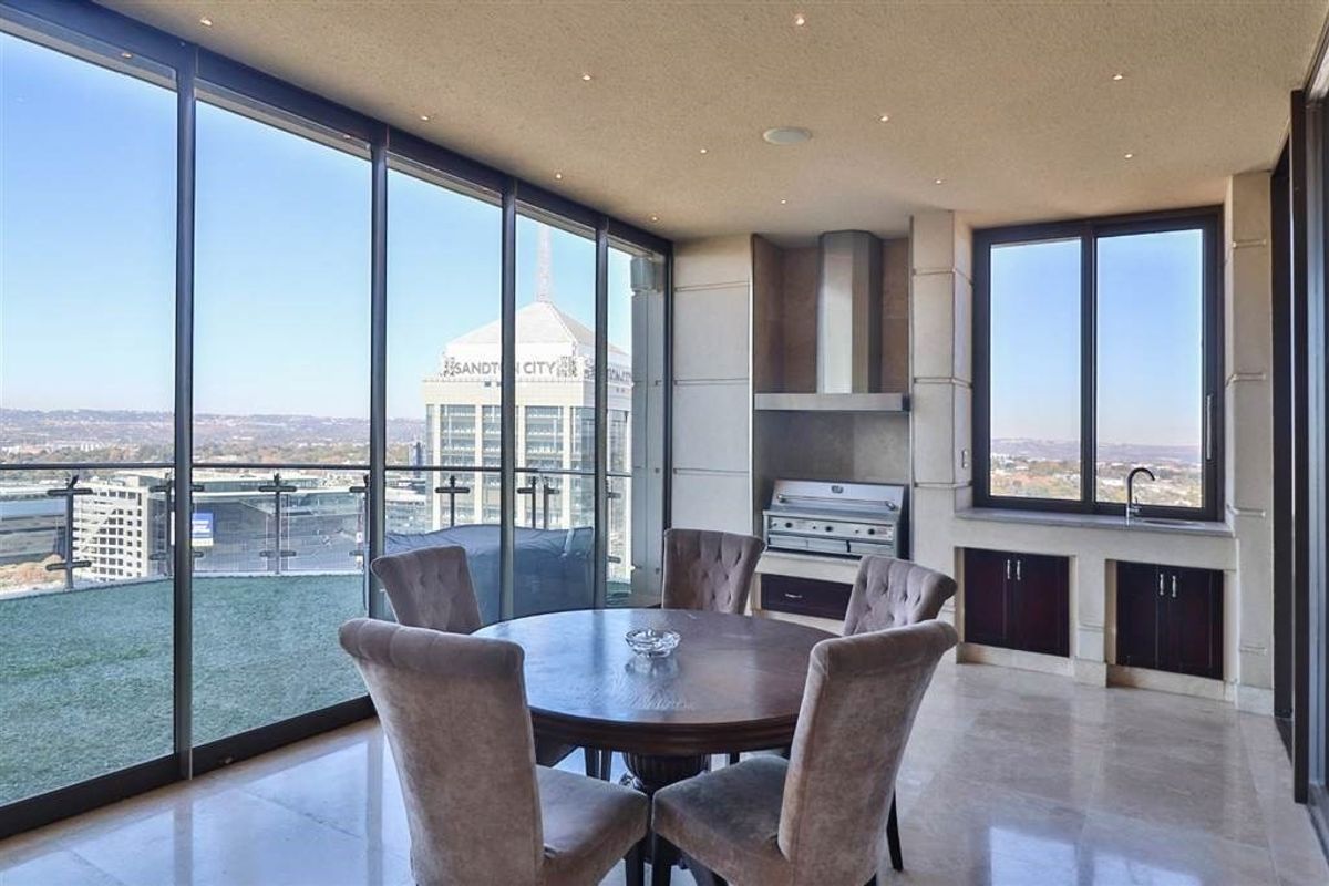 Townhouse For Sale in Sandown - Photo 5