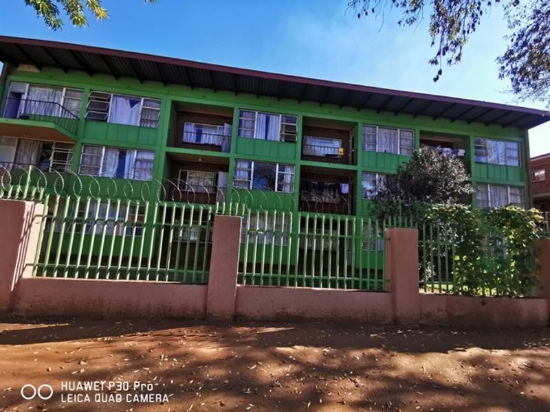 Apartment For Sale in Vanderbijlpark Cw 1 - Photo 2