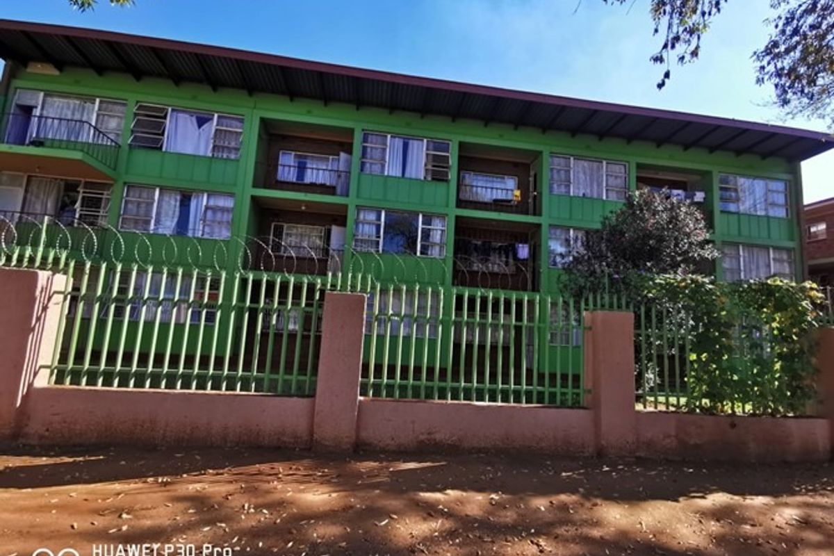 Apartment For Sale in Vanderbijlpark Cw 1 - Photo 2