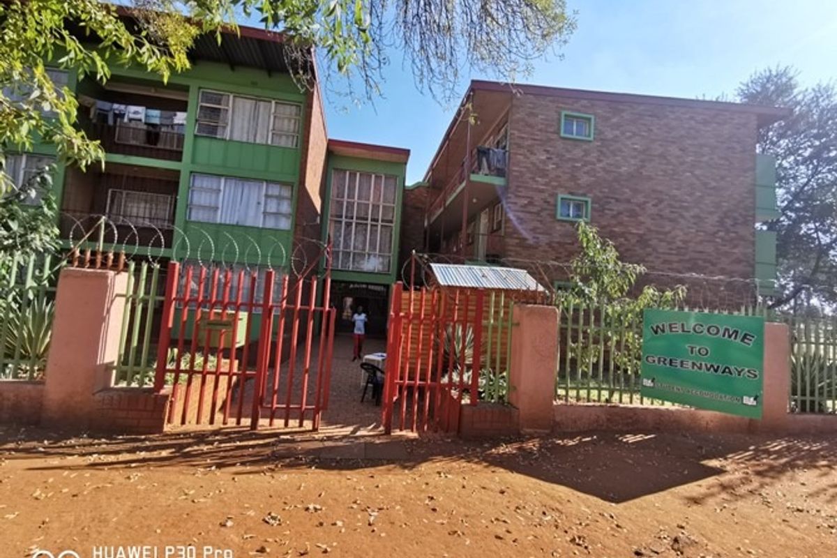 Apartment For Sale in Vanderbijlpark Cw 1 - Photo 3