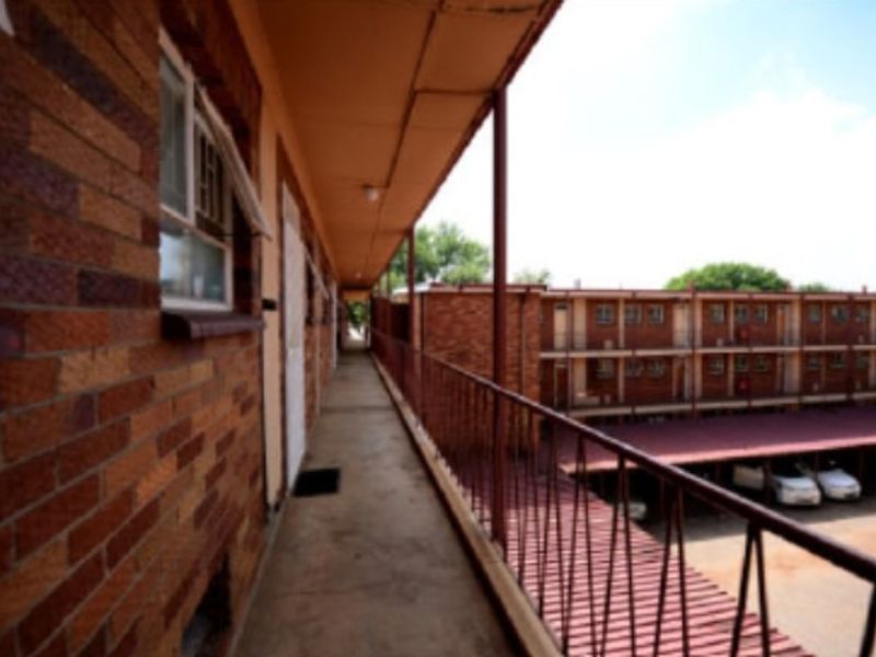 Apartment For Sale in Vanderbijlpark Cw 1 - Photo 8