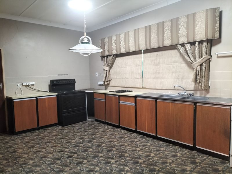 House For Sale in Adamayview - Photo 9