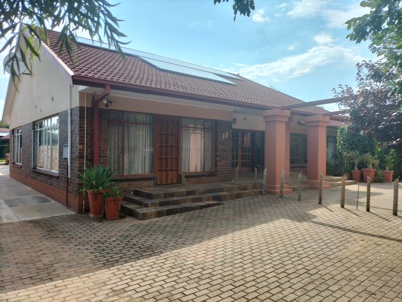 House For Sale in Adamayview - Photo 3