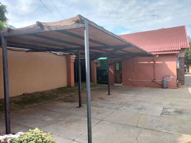 House For Sale in Adamayview - Photo 5